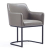 Chaise de salle à manger à accoudoirs moderne Serena de Manhattan Comfort revêtue de similicuir avec pattes en acier - grise