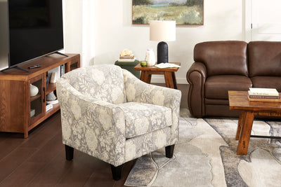 Made in Canada Wynn 33" Linen-Look Fabric Accent Chair with Flared Arms and Wood Legs - Floral Multicolour | Fauteuil d’appoint Wynn de 33 po fabriqué au Canada en tissu d’apparence lin avec accoudoirs évasés et pattes en bois - floral multicolore