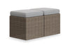 Ensemble de 2 petits poufs Naples pour la terrasse à l’extérieur - osier en résine tressé à la main, résistant aux rayons UV et aux intempéries - naturel et gris