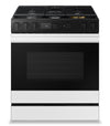 Cuisinière intelligente à gaz encastrée Samsung de 6 pi³ avec caméra de four - verre blanc - NSG6DB870012AA