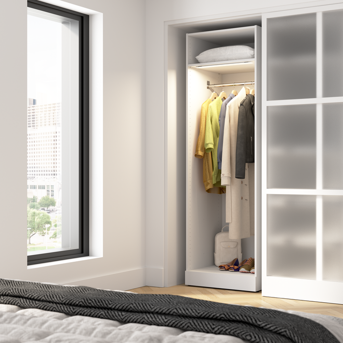 Système de garde-robe modulaire à espace pour suspendre Florence de Bestar de 25 po avec éclairage à DEL et tablette - blanc