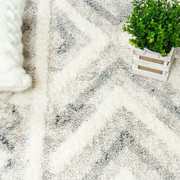 Carpette à poil long Lola crème à motif marocain géométrique - 6 pi 7 po x 9 pi 6 po