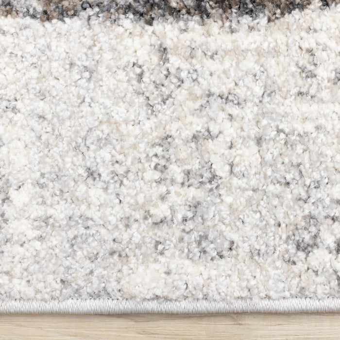 Carpette à poil court doux Solace grise et blanche à motif de cercles qui fusionnent - 5 pi 3 po x 7 pi 7 po
