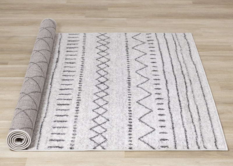 Tapis Emmett frise a inspire de tribal gris, 5'3\" x 7'7\"