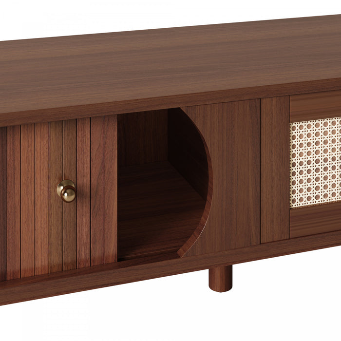 Rustic Meuble TV 67 po avec Portes Coulissantes en Rotin et Tiroirs, Bois