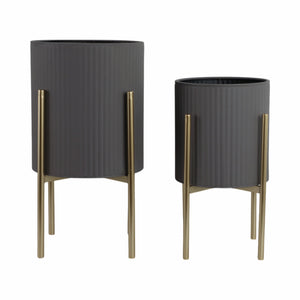 Cache-pot strié de 23 po en fer gris sur support en métal doré - ensemble de 2