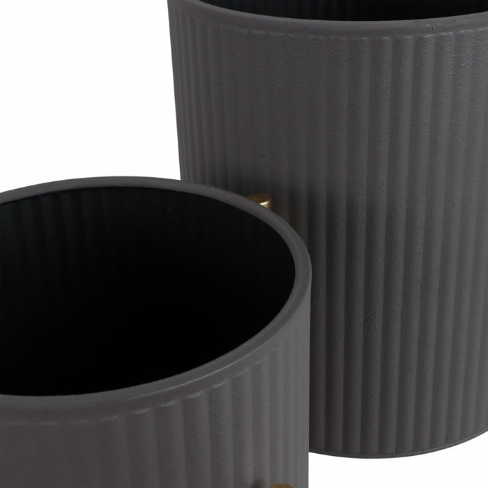 Cache-pot strié de 23 po en fer gris sur support en métal doré - ensemble de 2