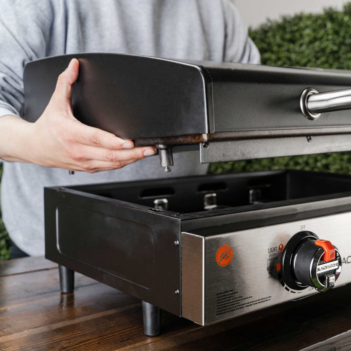 Plaque chauffante de table Blackstone de 22 po en acier inoxydable avec couvercle - 1813