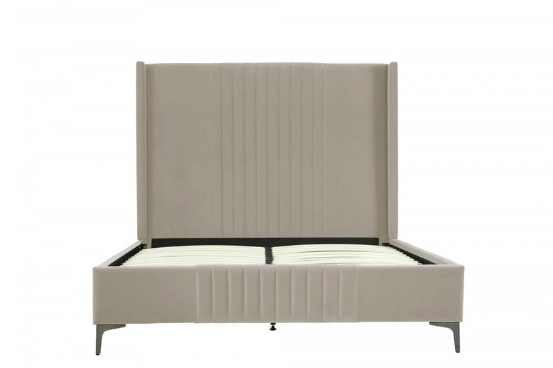 Lit Queen Promenade style milieu du siecle moderne en velours capitonne, coloris taupe rustique