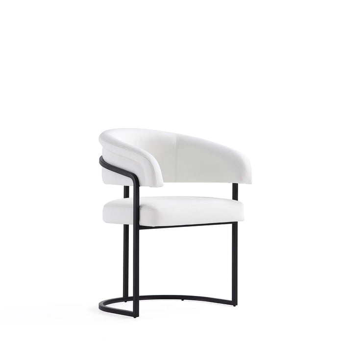Chaise de salle a manger moderne Augusta en metal et cuir vegetalien blanc