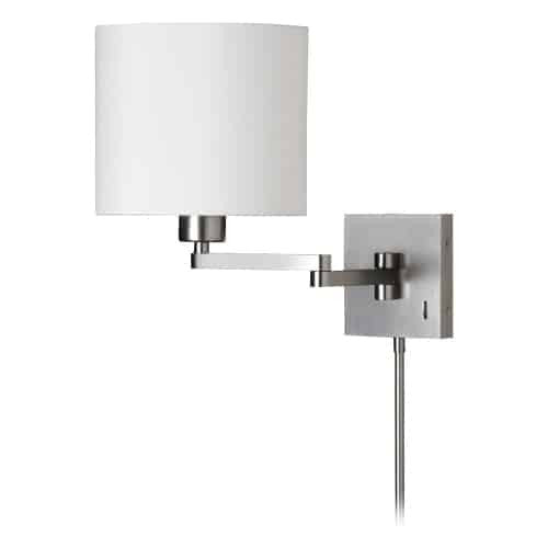 Applique murale Dainolite de Dainolite avec abat-jour cylindrique blanc, bras articulé et fini chromé satiné