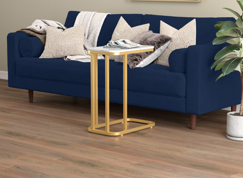 Table de bout en forme de C de 19 po - apparence de marbre avec métal doré
