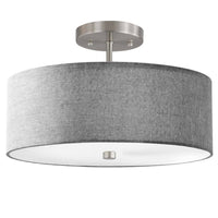 Plafonnier semi-affleuré Everly de Dainolite avec abat-jour gris, fini chromé satiné et 3 ampoules