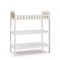 Table a langer Storkcraft Pasadena avec matelas a langer resistant a l’eau – Blanc/Bois flotte