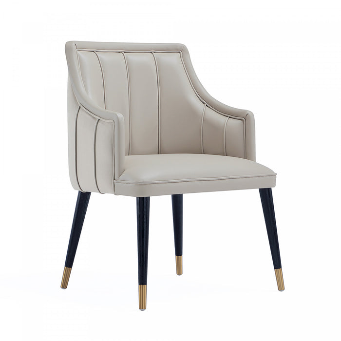 Fauteuil moderne Eda en bois avec accoudoirs, coloris gris clair