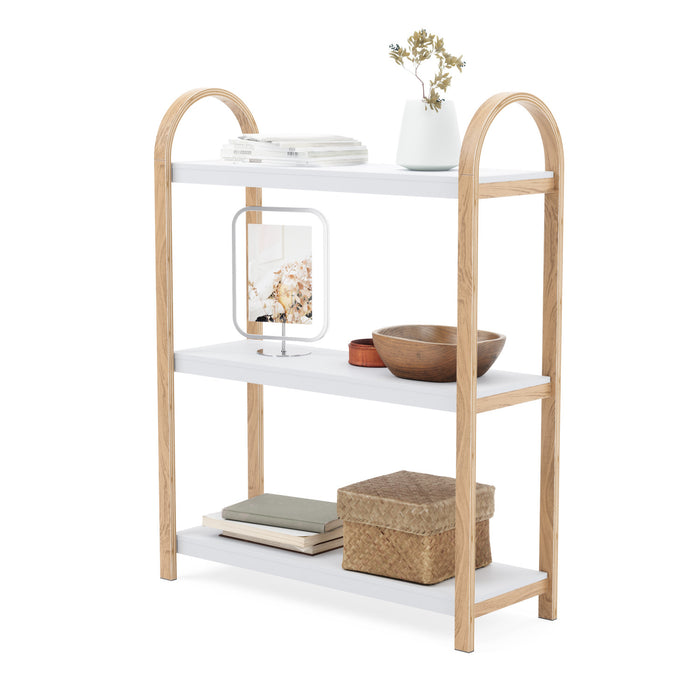 Bibliothèque moderne Bellwood de Umbra à 3 tablettes - blanche et naturelle