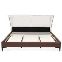 Le lit plateforme Ava en polaire Teddy avec tete de lit a oreilles et revetement en simili cuir, taille King, couleur blanche