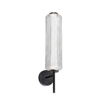 Applique murale Ramona de Dainolite en verre cannelé transparent, avec fini noir mat et ampoule à DEL de 10 W