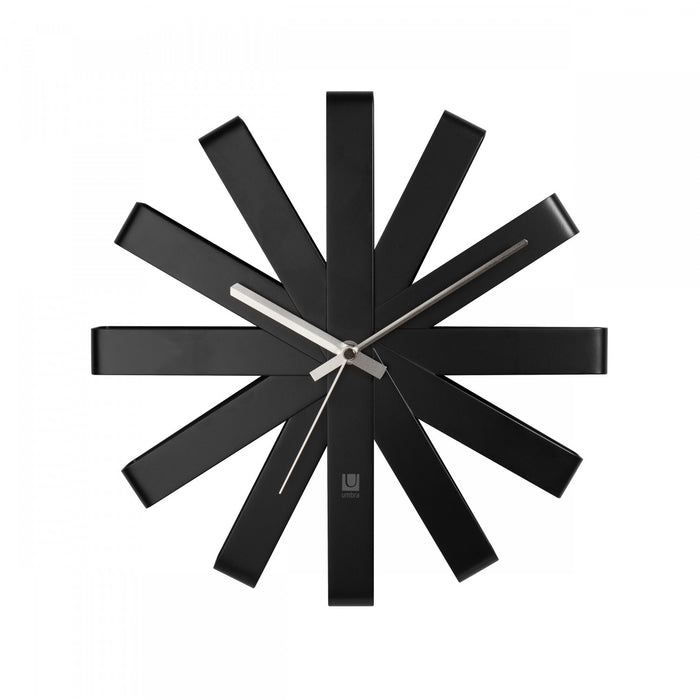 Horloge murale moderne Ribbon de Umbra en acier - noire