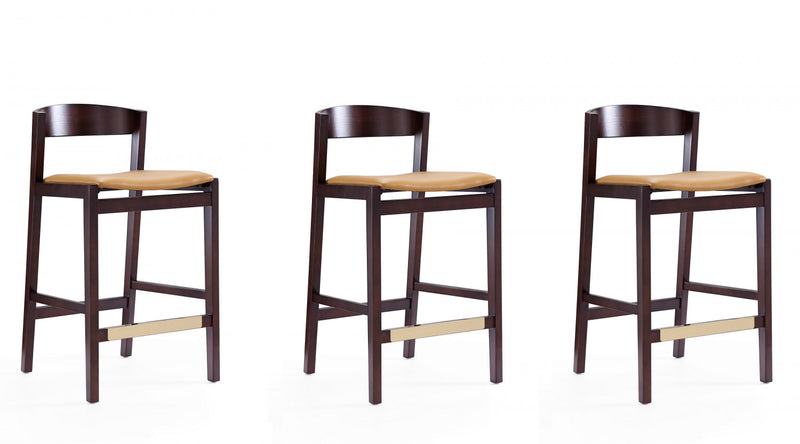 Tabouret de comptoir en bois rembourre style Klismos mi-siecle moderne couleur camel - Lot de 3