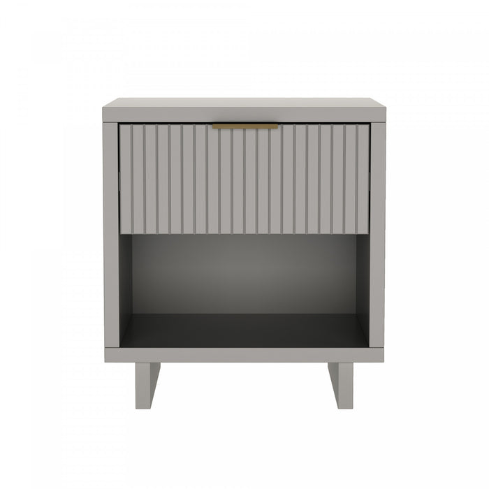 Table de nuit contemporaine Elara 18\" en bois massif, gris clair (1 tiroir)