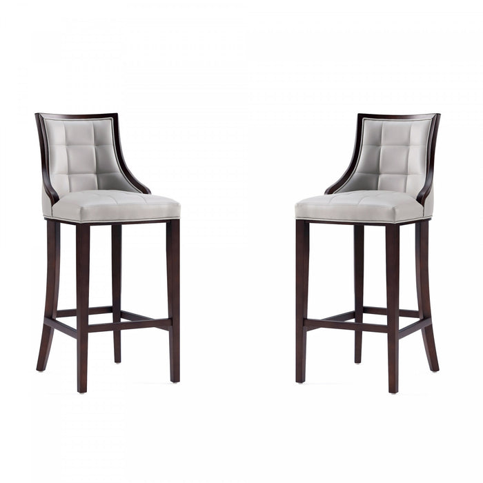 Tabouret de bar traditionnel en bois avec assise rembourree Fifth Avenue, gris clair – Lot de 2