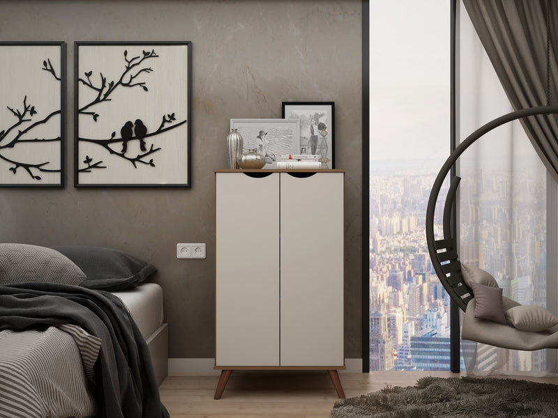 Armoire à chaussures Hampton de Manhattan Comfort avec 4 tablettes et pattes en bois massif - blanc cassé