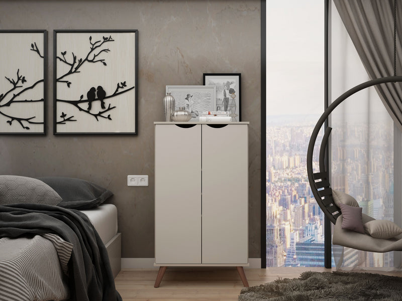 Armoire à chaussures Hampton de Manhattan Comfort avec 4 tablettes et pattes en bois massif - blanc cassé et crème d’érable