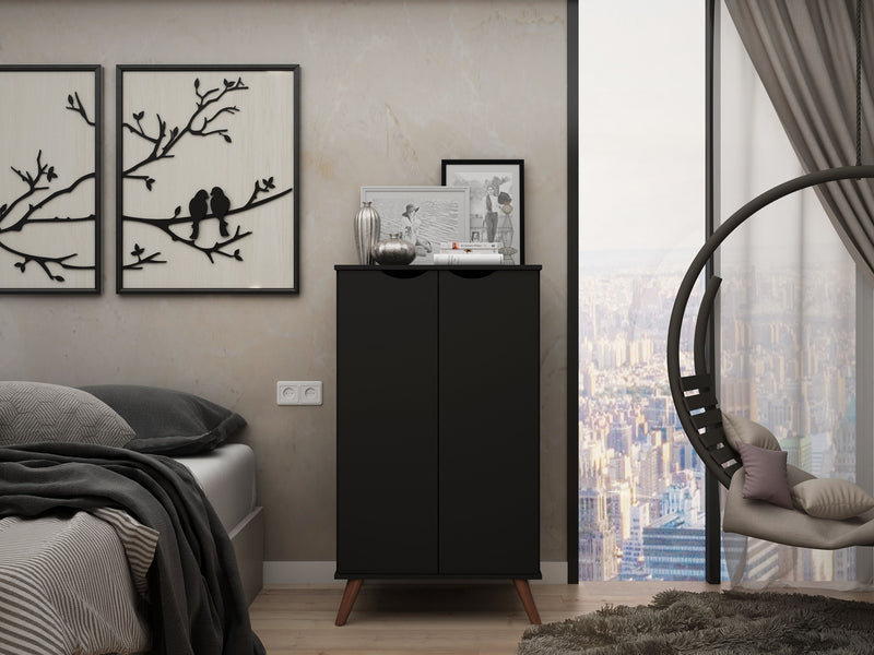 Armoire à chaussures Hampton de Manhattan Comfort avec 4 tablettes et pattes en bois massif - noire