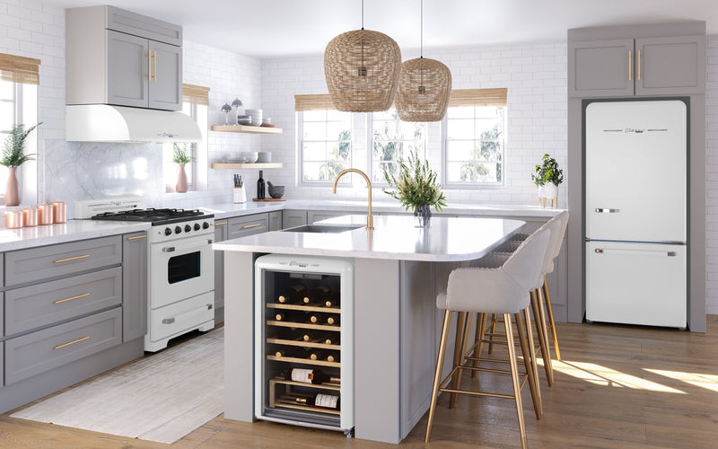 Classic Rétro par Unique sans givre Réfrigérateur à congélateur dans le bas de 18 pi³ - UGP-510L W AC