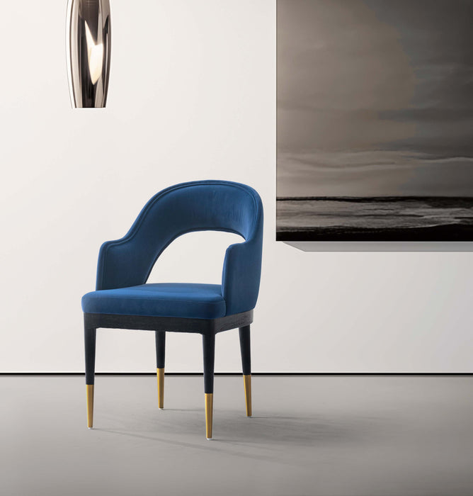 Fauteuil moderne glamour Carrington en velours bleu nuit