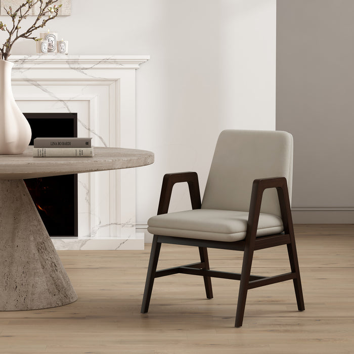 Fauteuil moderne en bois et velours Stella, coloris champagne