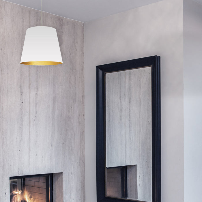 Petit luminaire suspendu de Dainolite avec très grand abat-jour cylindrique blanc et doré, et 1 ampoule