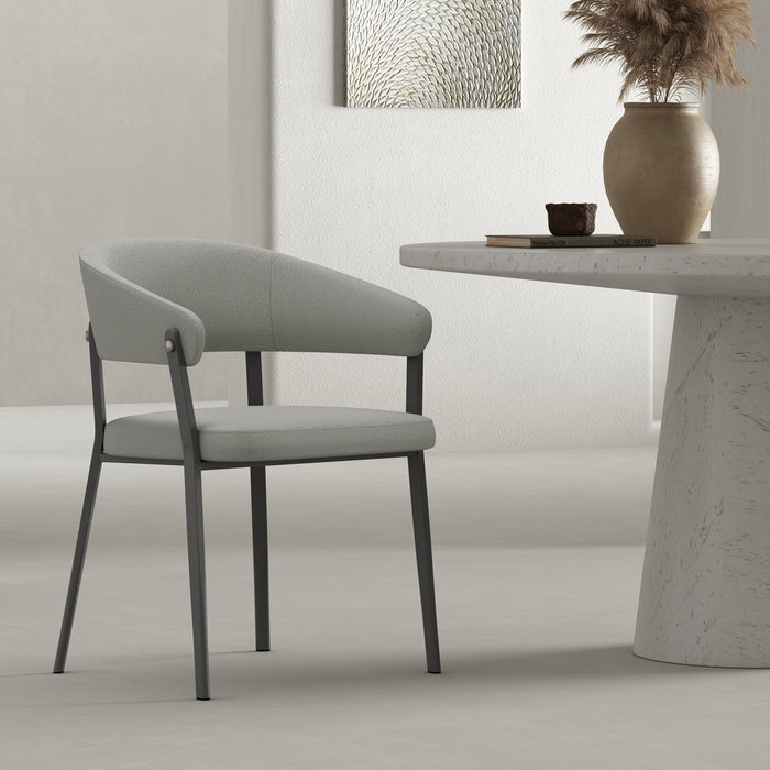 Chaise de salle a manger moderne en metal et tissu Belle, gris pierre
