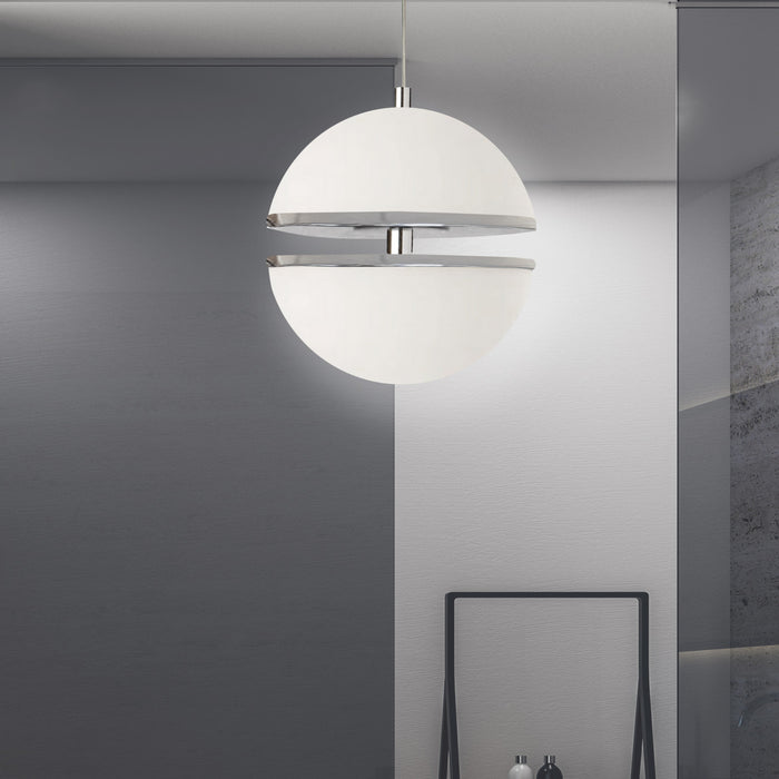 Luminaire suspendu Atomic de Dainolite en verre blanc, avec fini chromé poli et ampoule de 30 W