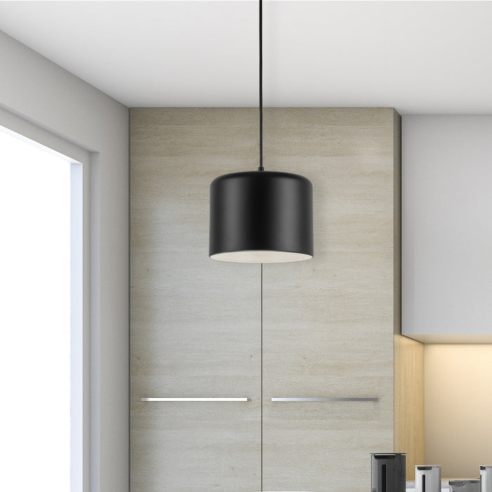 Luminaire suspendu Emilia de Dainolite avec abat-jour noir mat et blanc, fini noir mat et 1 ampoule