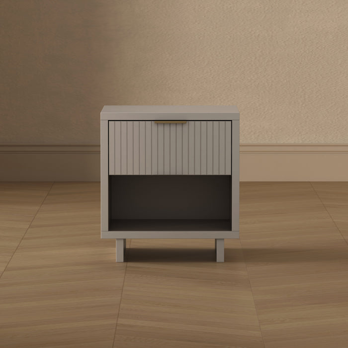 Table de nuit contemporaine Elara 18\" en bois massif, gris clair (1 tiroir)