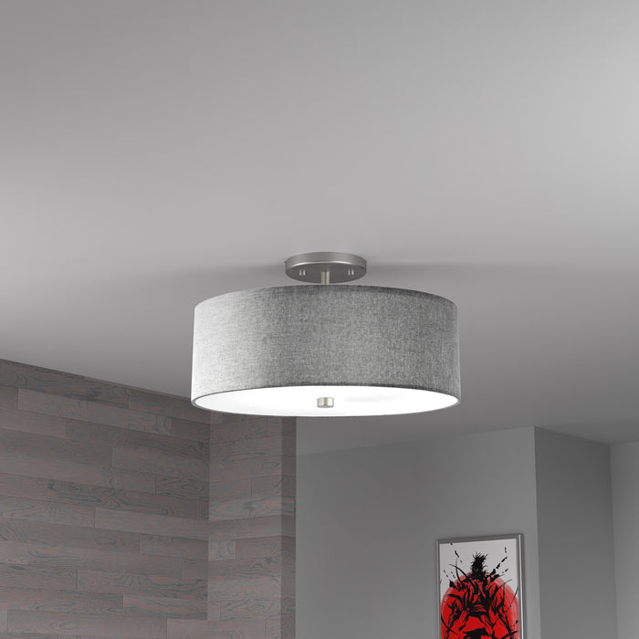 Plafonnier semi-affleuré Everly de Dainolite avec abat-jour gris, fini chromé satiné et 3 ampoules