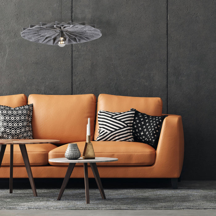Luminaire suspendu Plegado de Dainolite avec abat-jour en feutre gris, fini noir mat et 1 ampoule