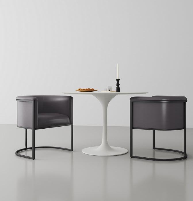 Chaise de salle a manger moderne mi-siecle cosmopolite en cuir vegetalien et metal, graphite - Lot de 2