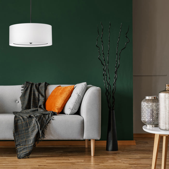 Luminaire suspendu moyen Porscha de Dainolite avec abat-jour blanc, fini noir mat et 4 ampoules