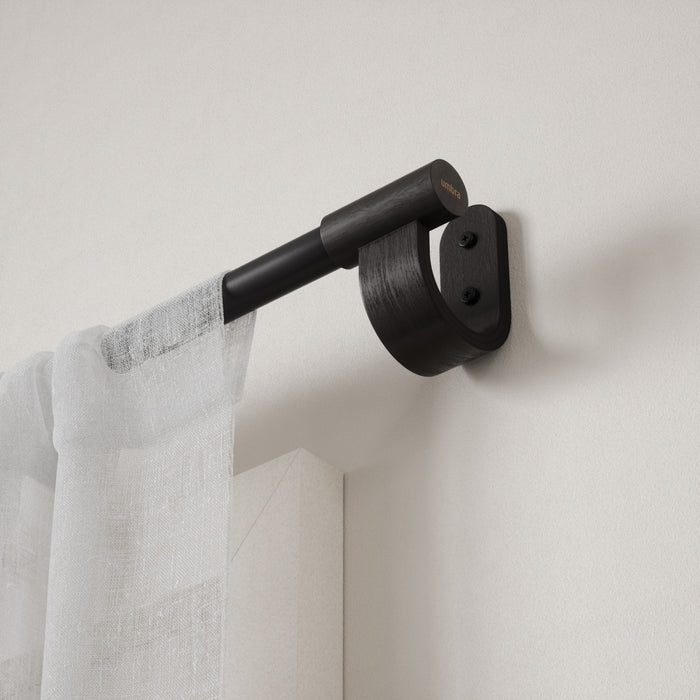  Tringle à rideaux extensible Bellwood de Umbra noir mat de 1 po - 42 po à 120 po