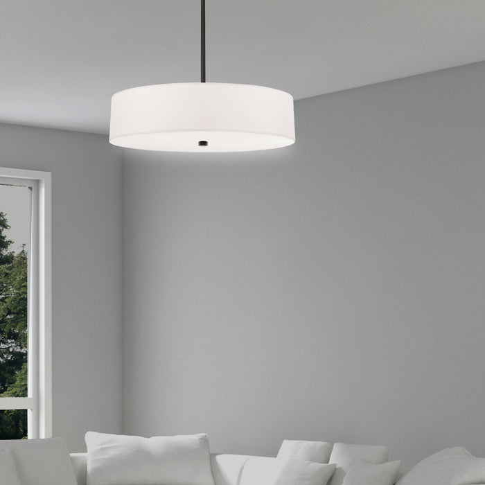 Luminaire suspendu Everly de Dainolite avec abat-jour blanc, fini noir mat et 4 ampoules