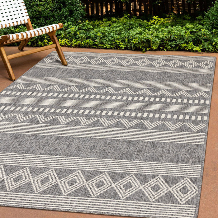 Tapis Jackson gris blanc a motifs en rangees, 5'3\" x 7'7\"