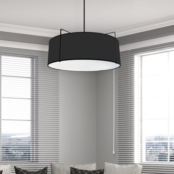 Luminaire suspendu Trapezoid de Dainolite avec abat-jour cylindrique noir qui diffuse la lumière, tissu blanc et 4 ampoules
