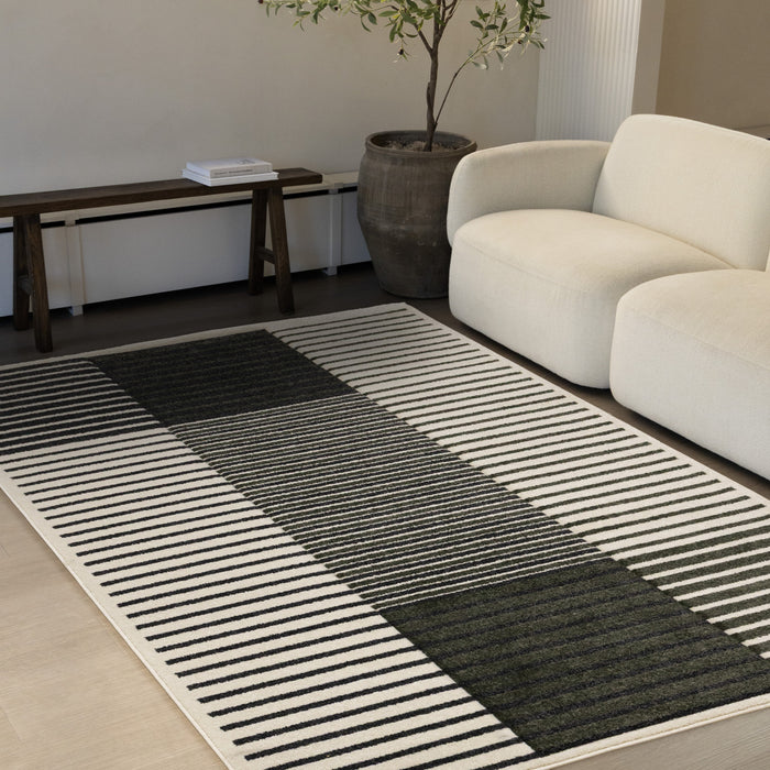 Tapis Maverick vert, noir et blanc a rayures modernes, 5'3\" x 7'7\"
