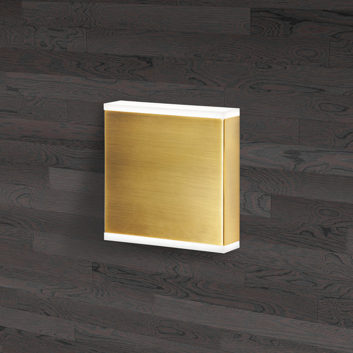 Applique murale Emery de Dainolite en acrylique givré qui diffuse la lumière, avec fini laiton vieilli et ampoule à DEL de 15 W