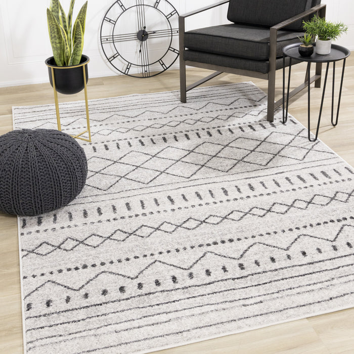 Tapis Emmett frise a inspire de tribal gris, 5'3\" x 7'7\"