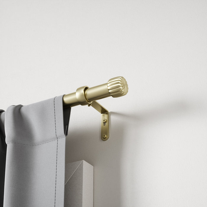  Tringle à rideaux extensible Cleo de Umbra dorée de 1 po - 66 po à 120 po