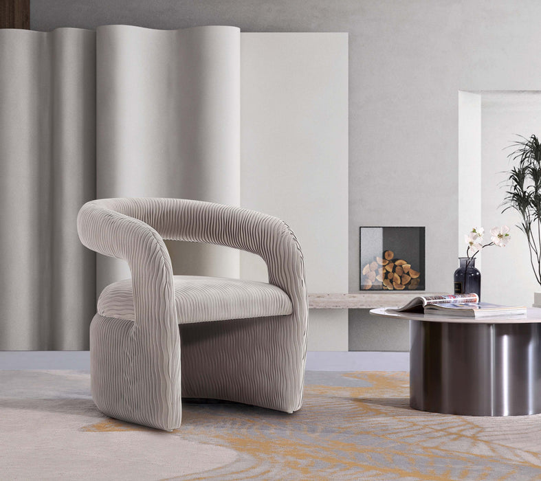 Fauteuil lounge Corvette mi-siecle moderne en velours coloris colombe
